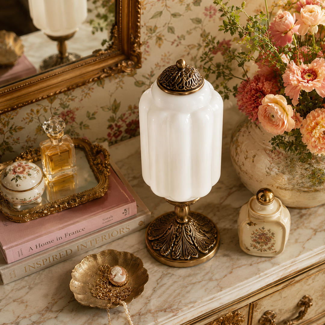 Roslyn Vintage Eloise Milk Glass Table Lamp