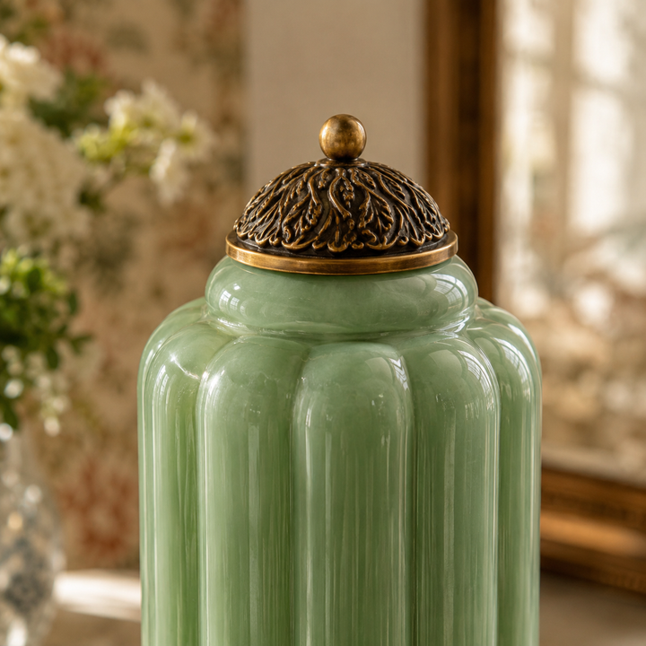 Roslyn Vintage Eloise Milk Glass Table Lamp