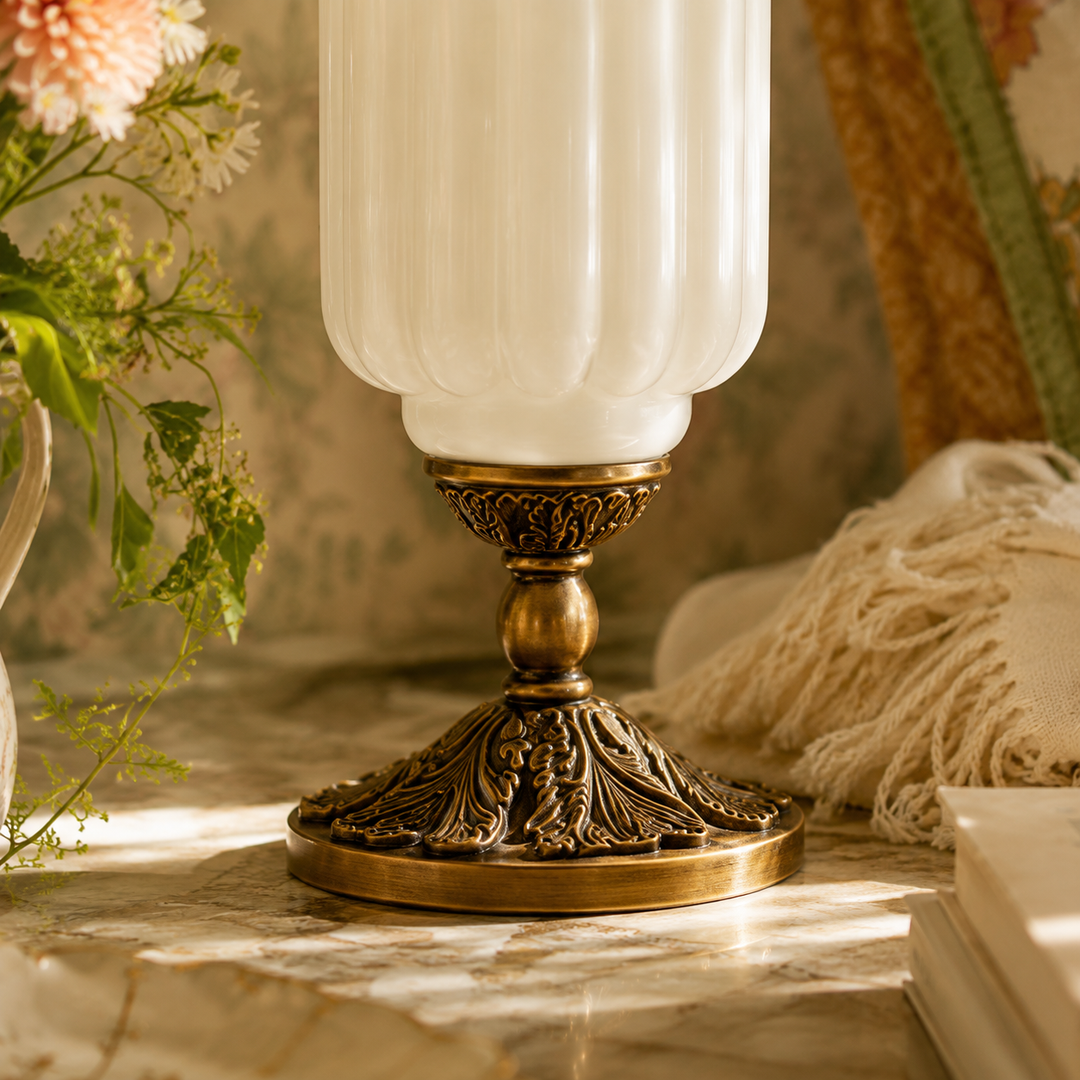 Roslyn Vintage Eloise Milk Glass Table Lamp