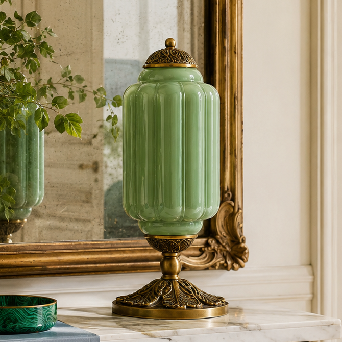 Roslyn Vintage Eloise Milk Glass Table Lamp